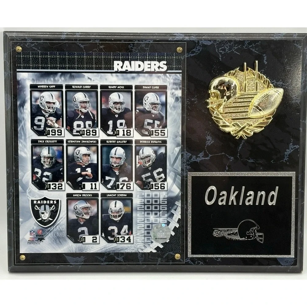 Oakland Raiders NFL Wall Plaque Featuring 2006 Roster Players –‎ Football Decor